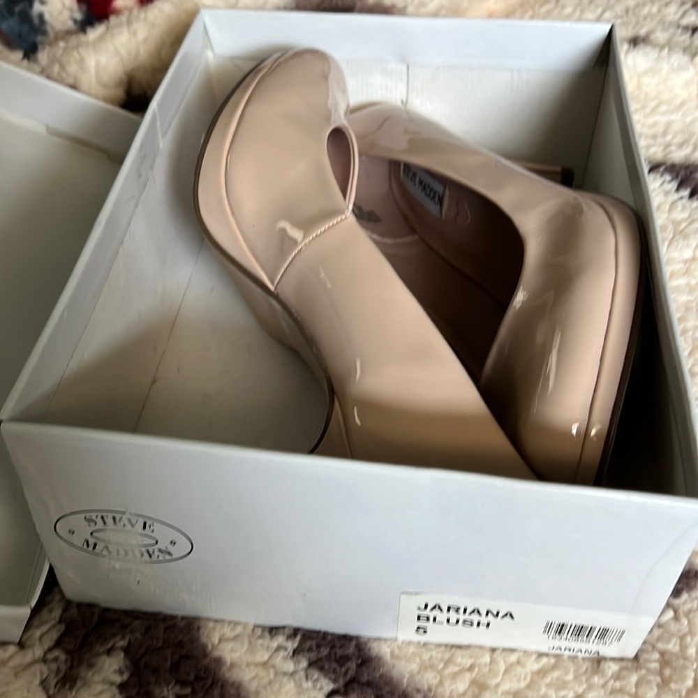 Steve Madden, Jariana heels, blush patent leather, girls size 5